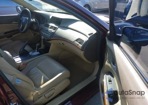 2010 Honda Accord 2.4 Ex-L z USA, uszkodzony, nr VIN 1HGCP2F84AA161384